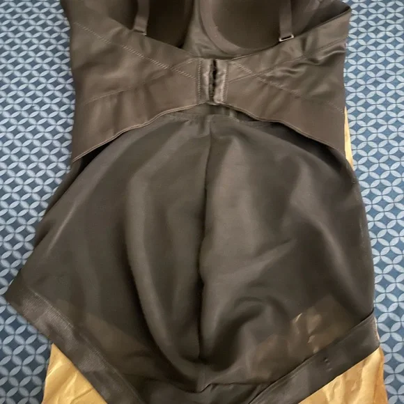 Maidenform Elegant Black Shapewear Bodysuit - Picture 3 of 6